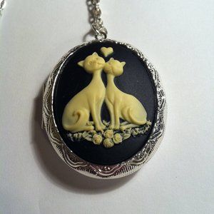 Anniversary gift birthday mom daughterLover Locket Necklace Kitty Cat Cameo cats